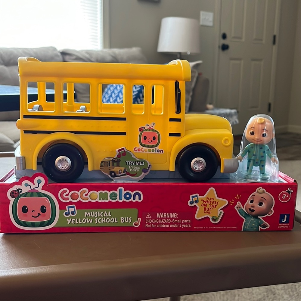 CocoMelon Musical Yellow School Bus
